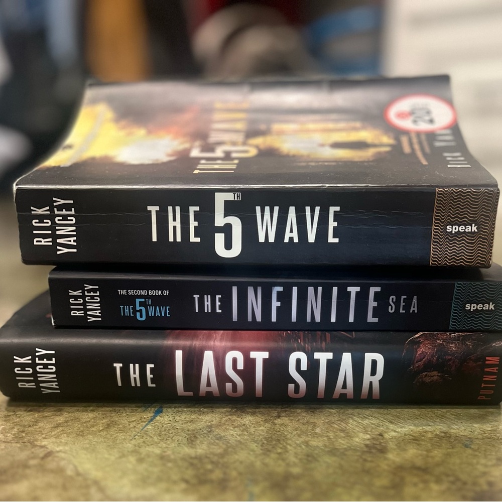 The 5th Wave Trilogy Book Set